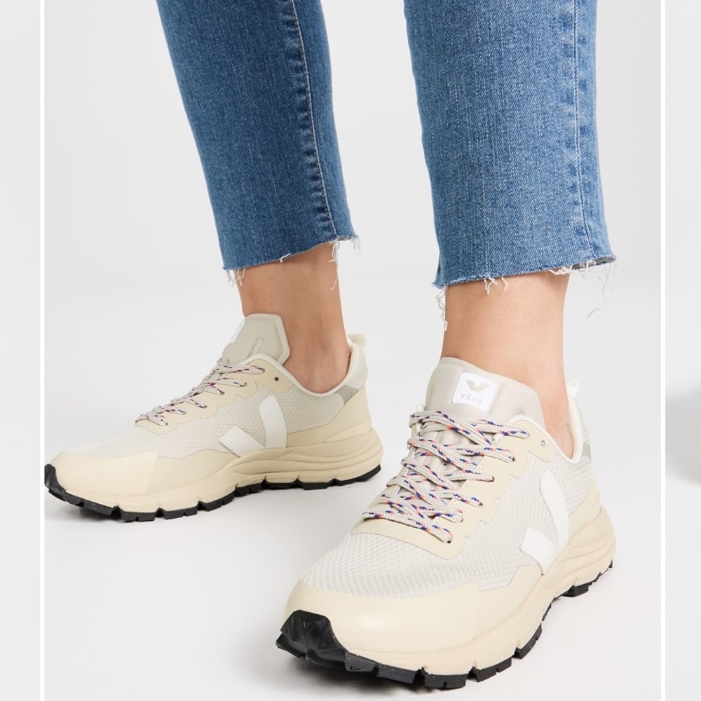 NEW Veja Women’s Dekkan Alveomesh Sneaker